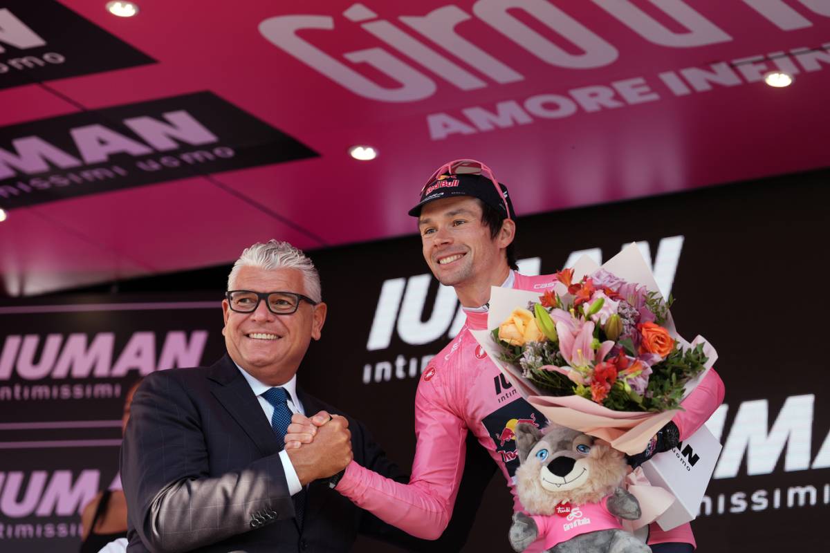 Il bimbo gli prende la crono per 24/100. Ma Roglic s'infila la maglia rosa