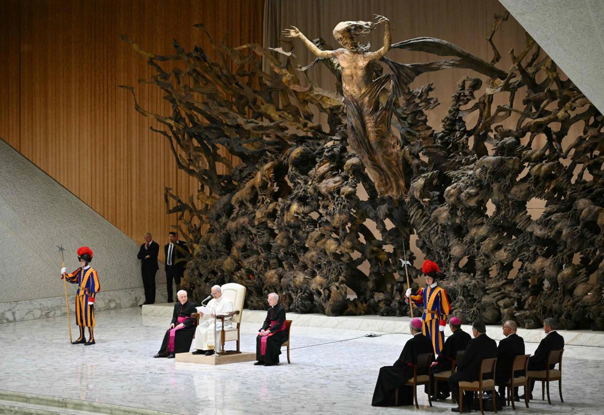 Papa Leone XIV nell'aula Paolo VI in Vaticano