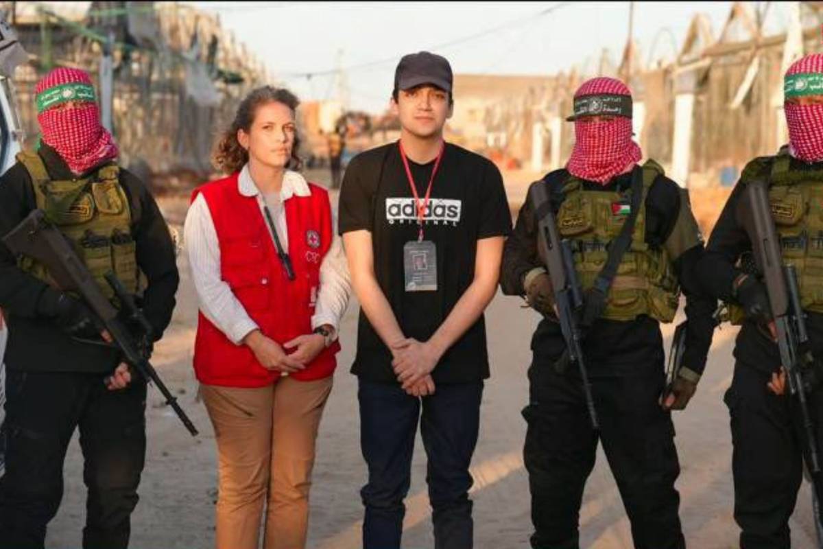 La prima foto di Idan Alexander dopo la liberazione (fonte: Al Jazeera)