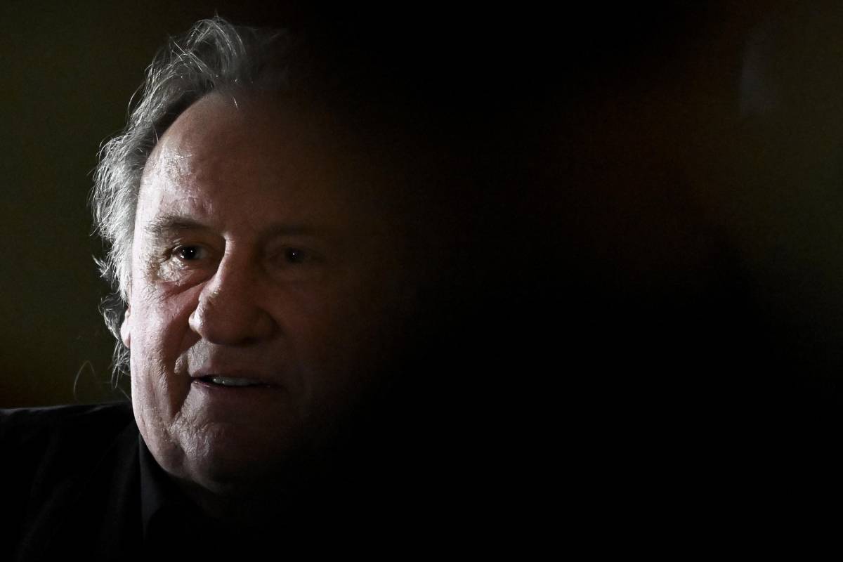 Depardieu colpevole. "Abusi su due donne. Criminale sessuale"