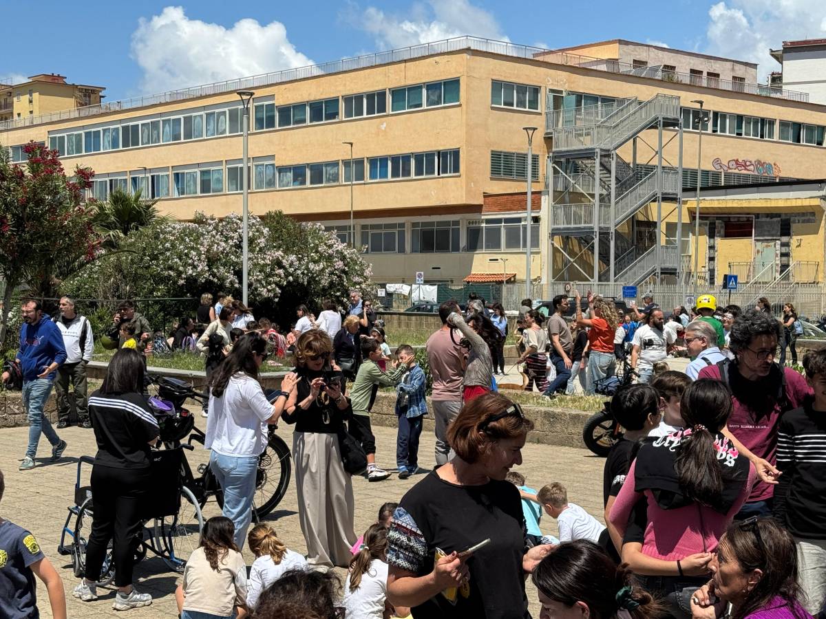 Napoli trema ancora. Panico nelle strade: "Vogliamo le tende" (ma non ci saranno)