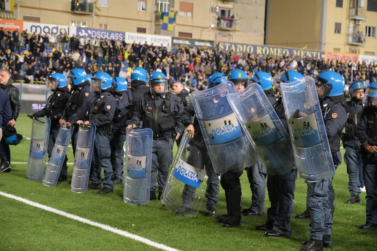 La Sampdoria retrocede in Serie C, i tifosi vanno su tutte le furie: interviene la polizia