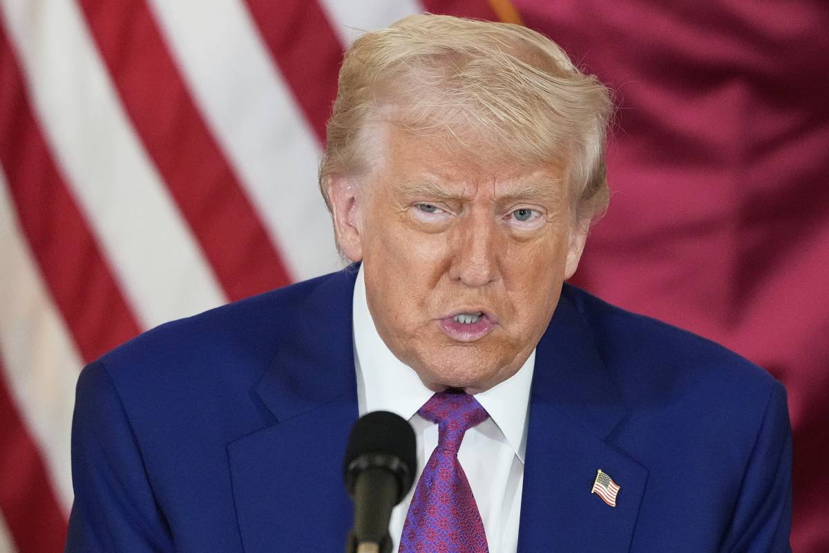 La partita di Trump e l'assist a Putin: "Finché non lo vedo non accadrà nulla"