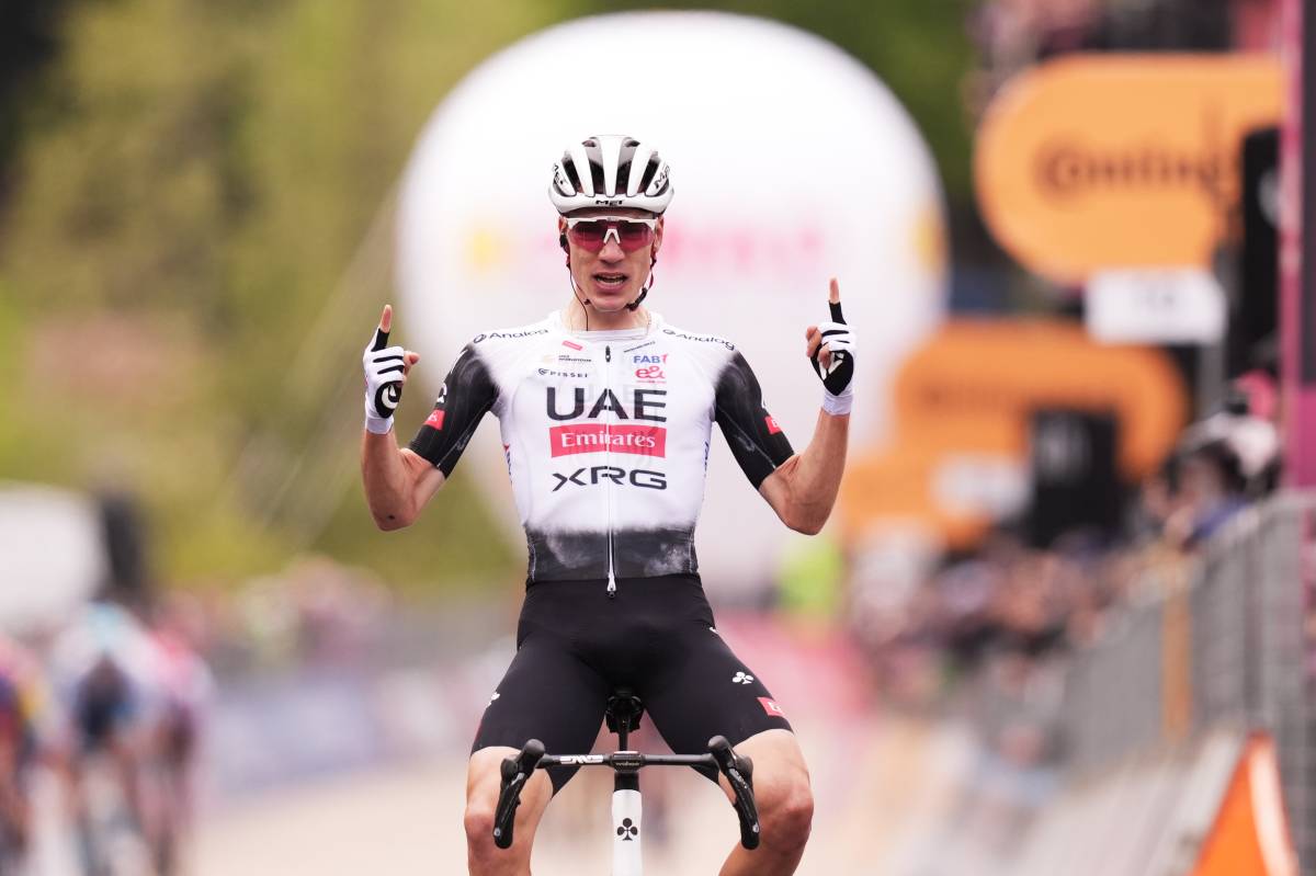 Giro d’Italia, primi verdetti. Zampata di Ayuso, Roglic in rosa ma senza convincere