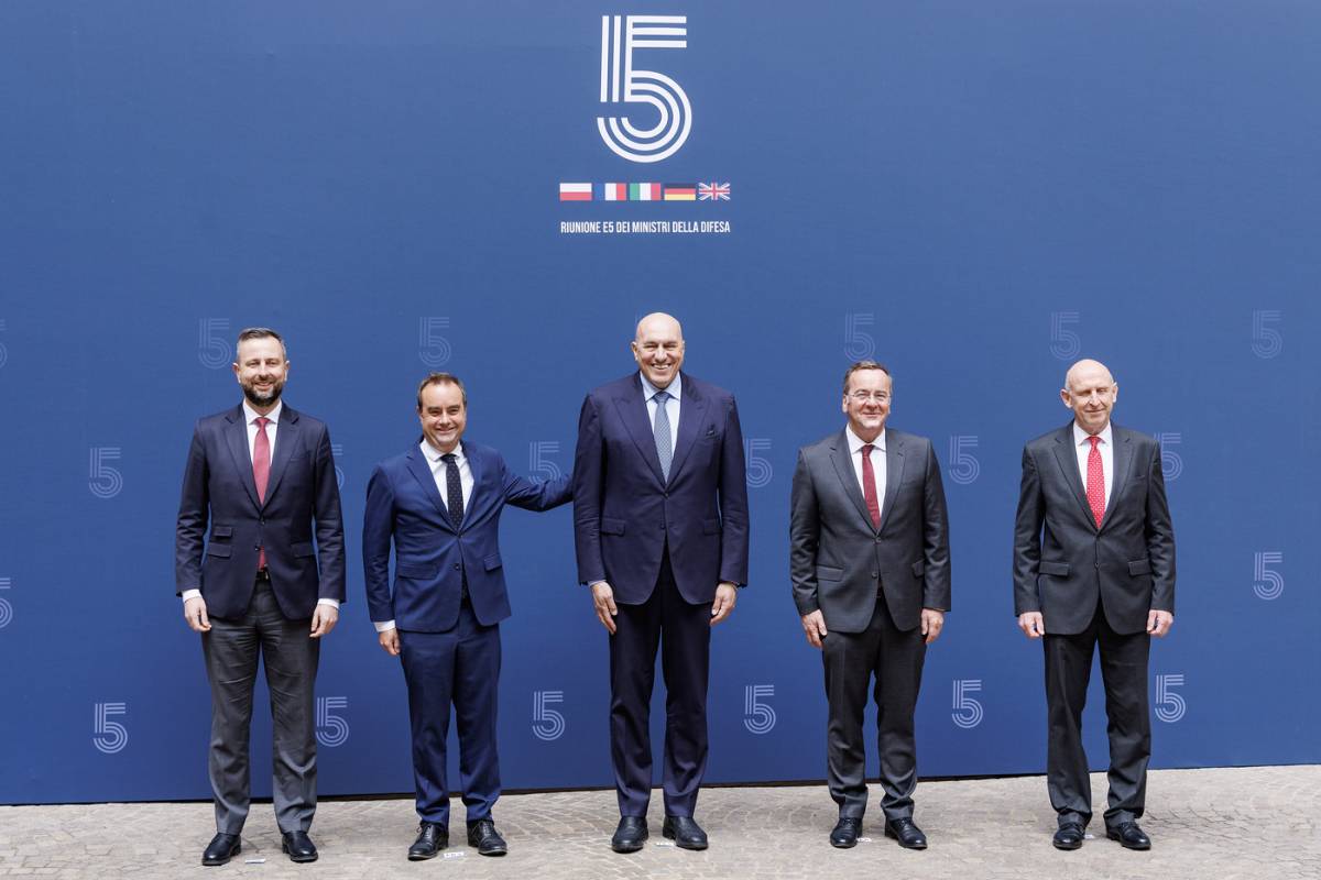 Crosetto riunisce il Gruppo dei Cinque. "L'Europa mai così in pericolo da 80 anni"