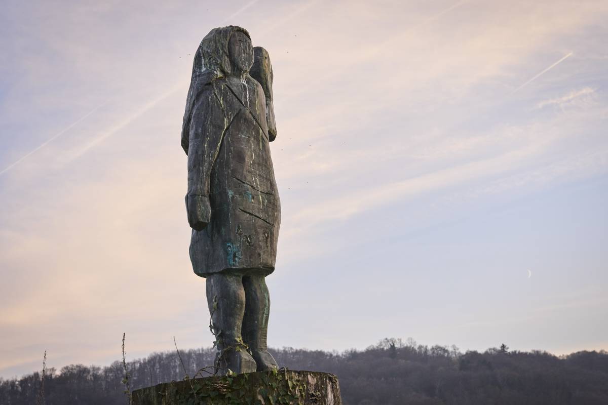 "Rubata la statua di Melania Trump". È giallo in Slovenia