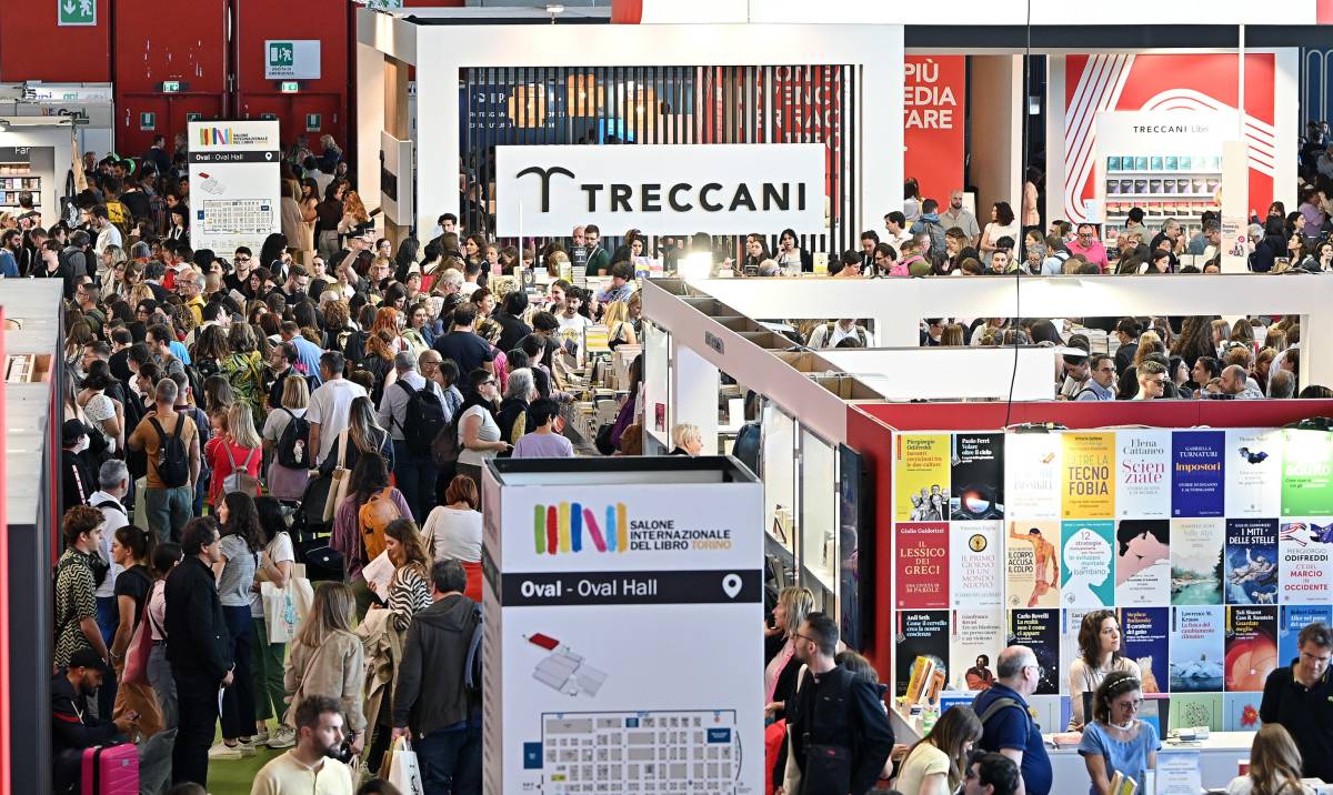 Il Salone dei Miracoli. Fa vendere i libri, entrare i marziani e perfino riunire il Pd