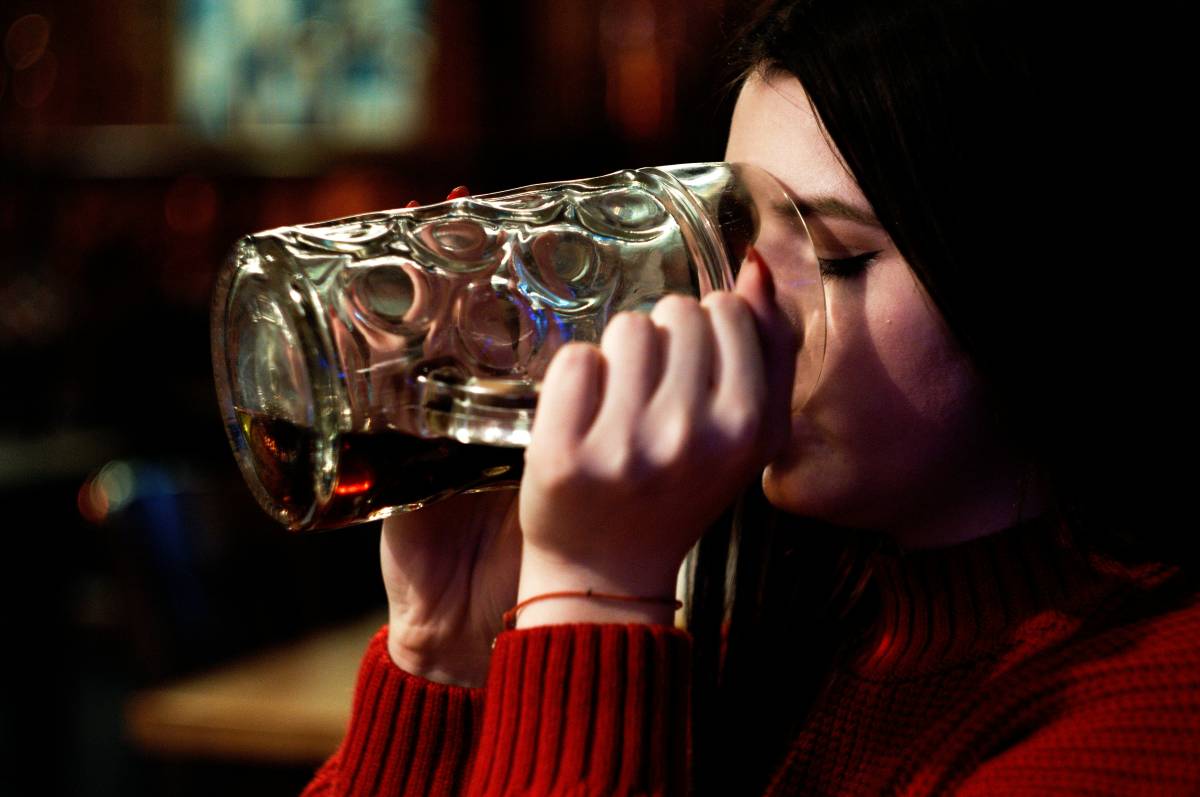 Abbuffate alcoliche, è boom tra giovani