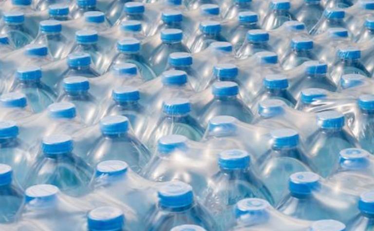 Acqua minerale, sorpresa nella classifica di Altroconsumo: chi c'è tra i marchi bocciati