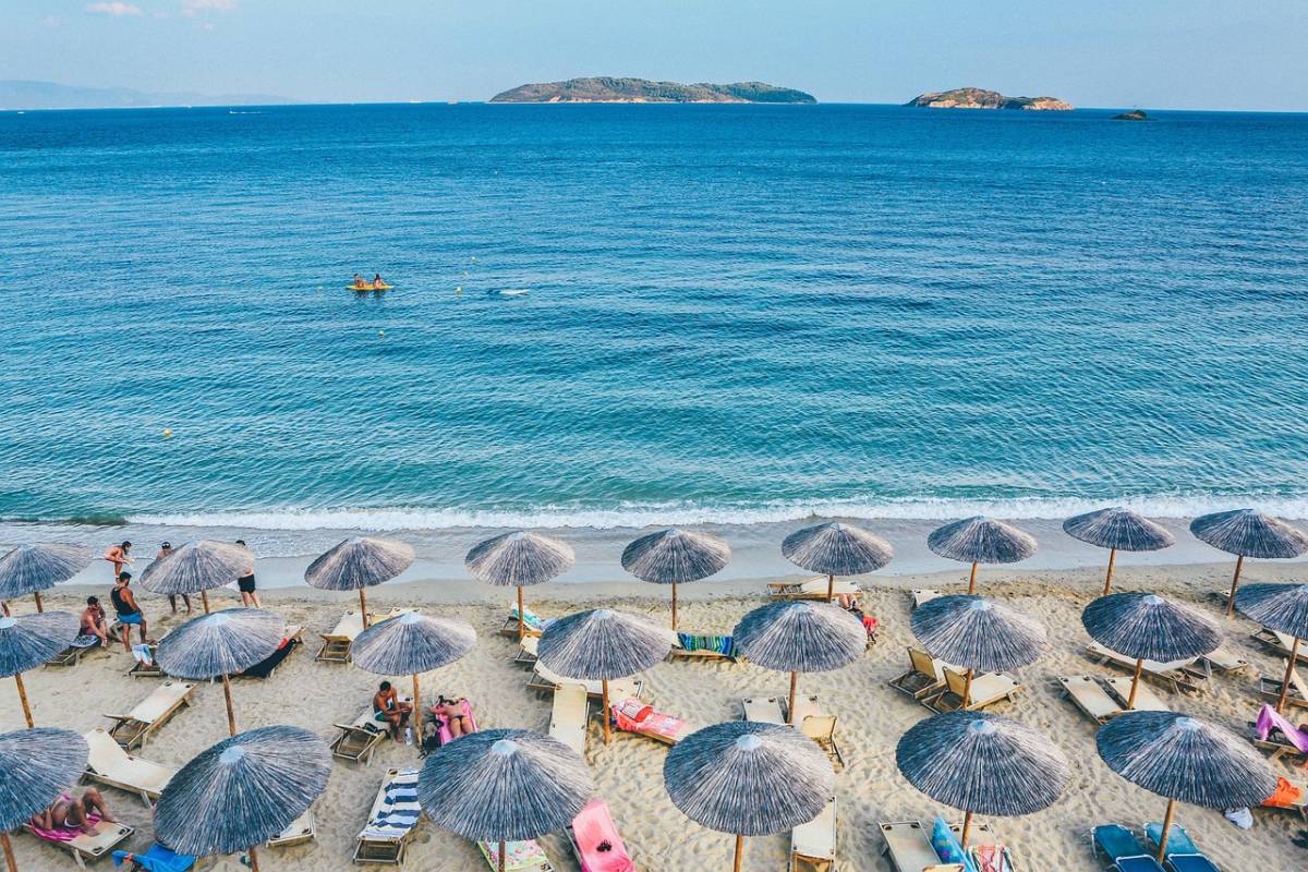 Spiagge 2025, prezzi delle località balneari a confronto. La classifica