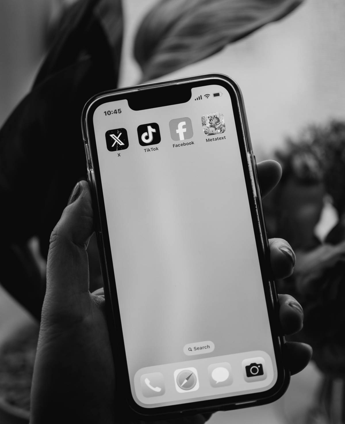 X in tilt: down globale, chat bloccate e sito in down per ore: cos'è successo