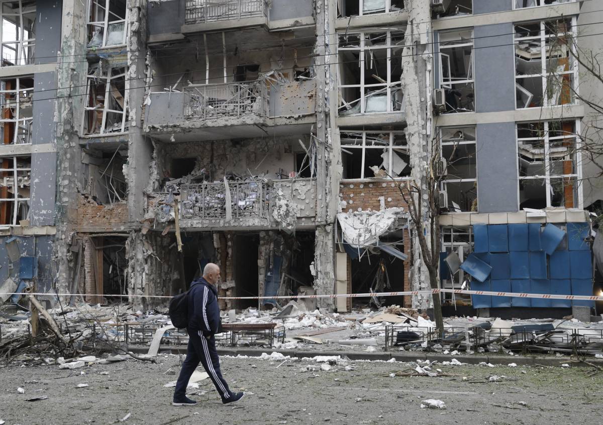 "Attaccato l'elicottero di Putin". Pioggia di missili e droni sull'Ucraina