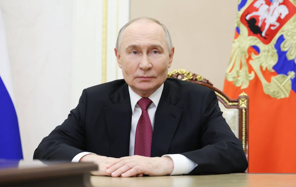 Attacco al presidente, Mosca accusa Kiev. "Droni contro l'elicottero di Putin". Ipotesi propaganda, ma è giallo nel Kursk