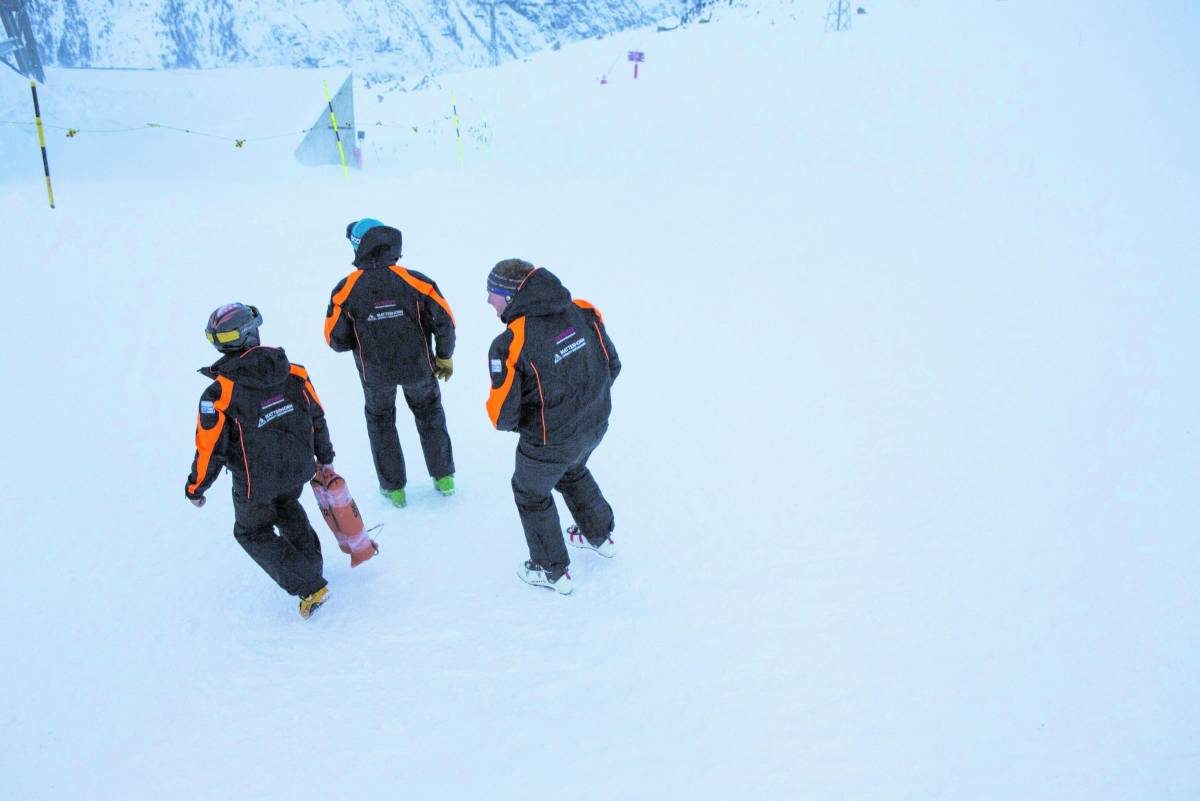 Tragedia in alta quota. Ritrovati nella neve i corpi di 5 alpinisti. "È stata una valanga"
