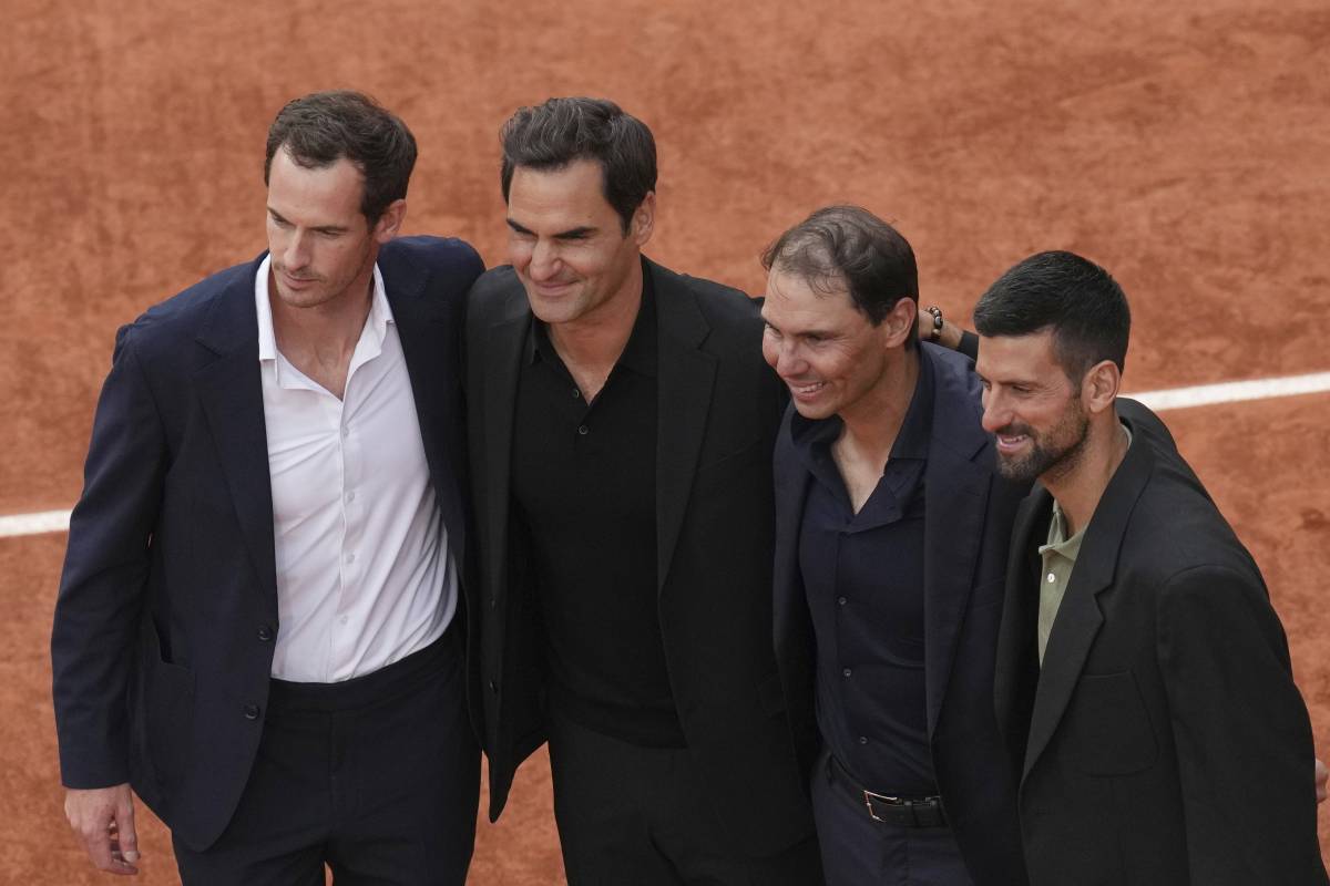 I grandi del tennis abbracciano Nadal sulla sua amata terra rossa