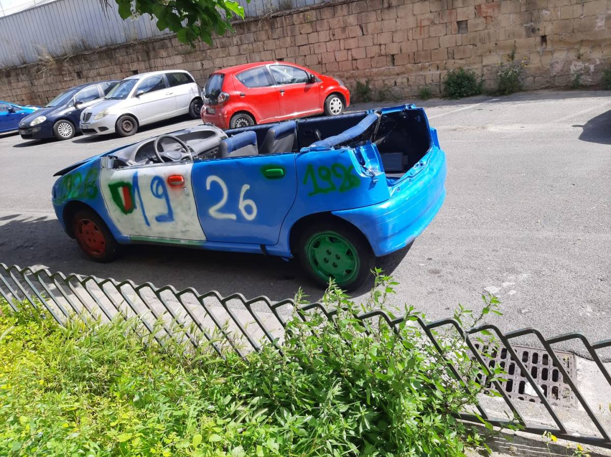 Napoli, auto rubata per festeggiare lo scudetto. Geolier ricompra la vettura alla donna