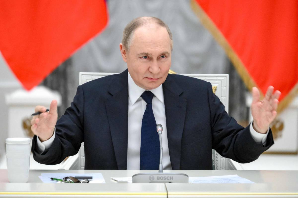 Missili sull'Ucraina, l'ira di Trump. "Putin completamente impazzito"