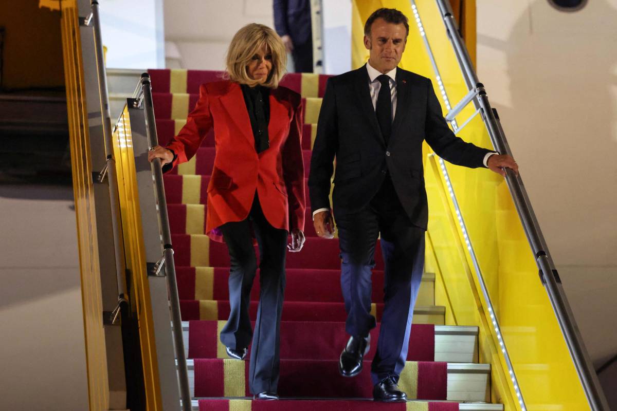 Lo schiaffo di Brigitte: Macron in crisi di coppia