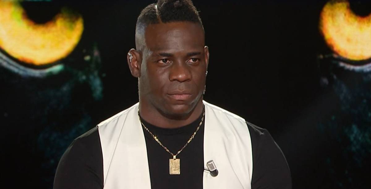 "Vai a mangiare banane", Balotelli insultato in campo: "Qui non me l'aspettavo, ora basta"