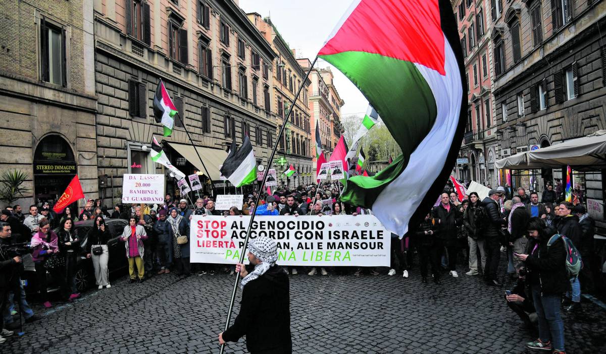 Sinistra in piazza senza centristi e garanzie. Verso il boomerang di un 7 giugno di odio