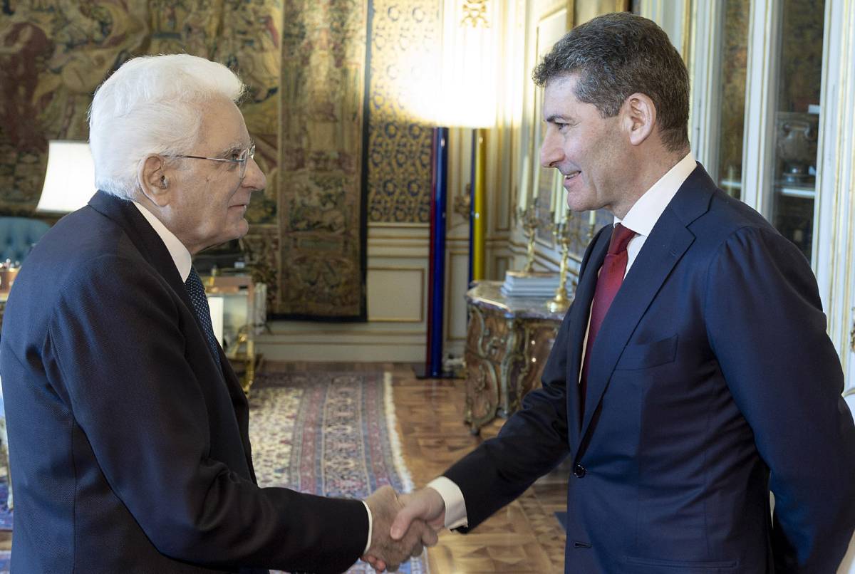 Mattarella sta con gli agenti: "Stima e fiducia nella polizia"
