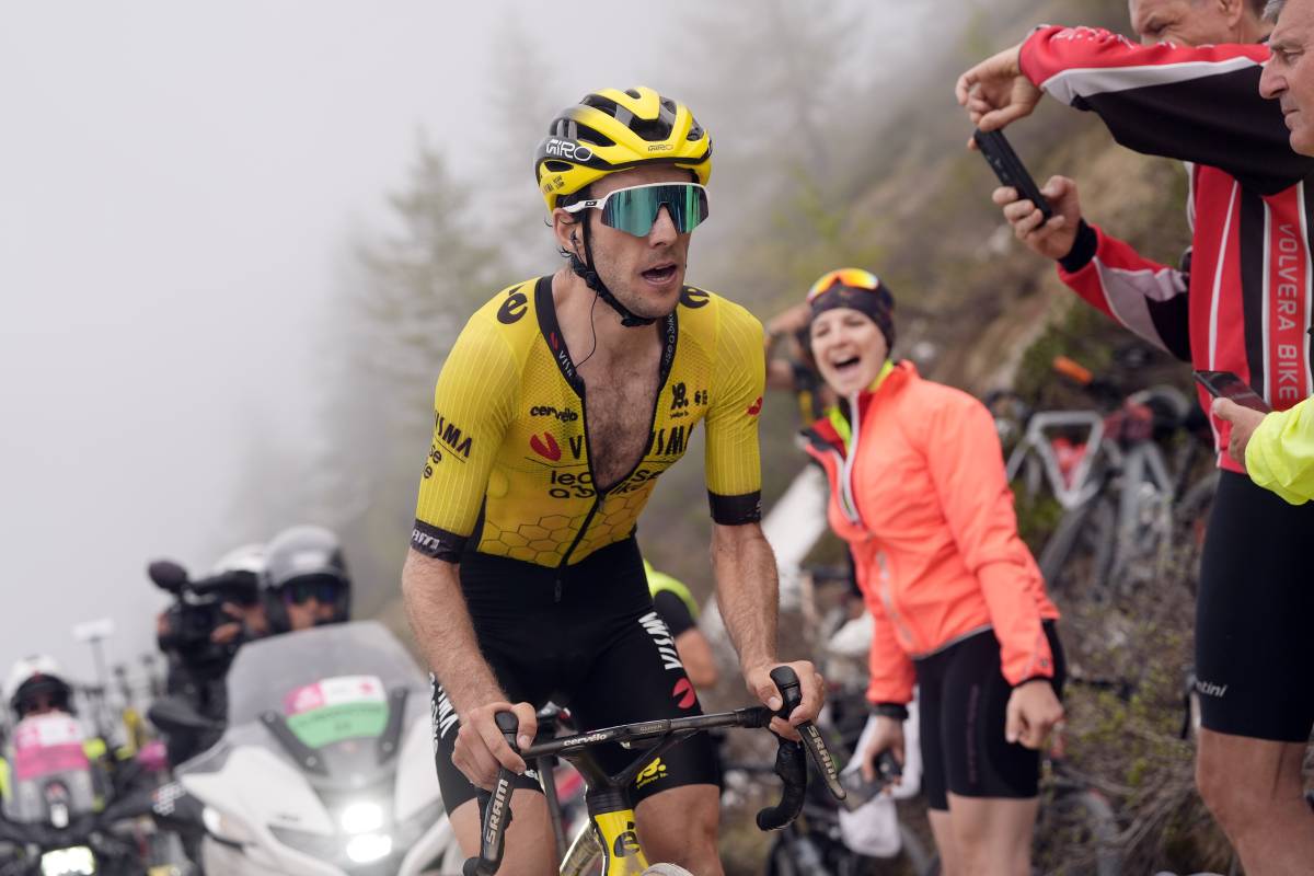 Giro d’Italia, sul Colle delle Finestre capolavoro di Yates, che si prende la maglia rosa