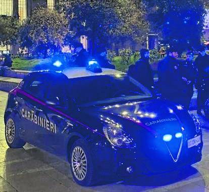 Accoltella insieme al figlio il nuovo compagno della ex