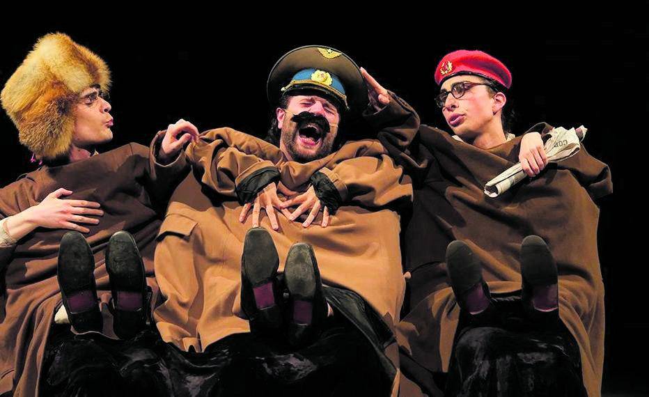 Il fantasma di Stalin con le sue vittime rivive al teatro Elfo