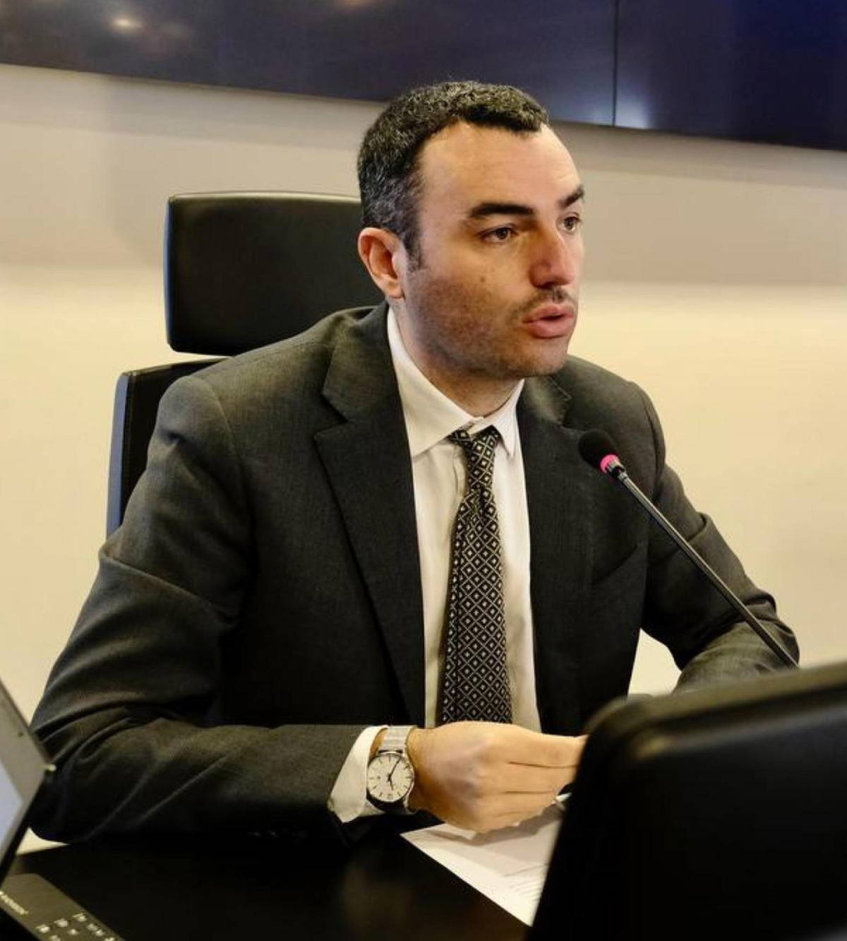 Puglia, chiesti i domiciliari per l'assessore regionale Delli Noci