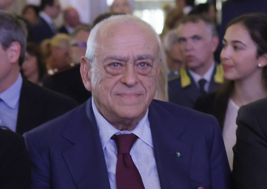 Mediobanca, il sì dei proxy ma Caltagirone sale al 10%