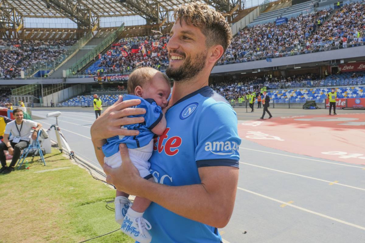 Mertens, cittadino onorario di Napoli e papà di Ciro: "Vorrei che nascesse qua anche mia figlia"
