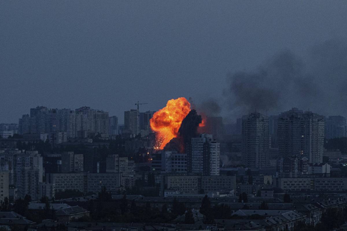 Putin, prima vendetta contro Kiev. Missili e droni sui civili: 5 morti