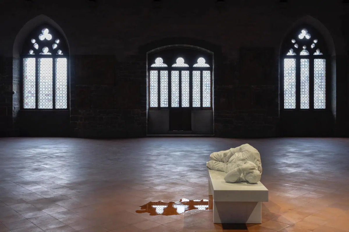 Tutte le "Stagioni" di Cattelan colorano la città