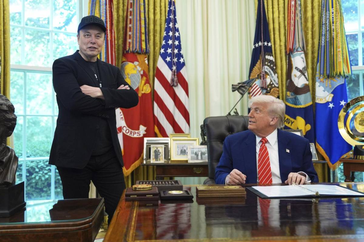 La rabbia di Donald: "Se finanzierà i Dem la pagherà cara". I contratti nel mirino