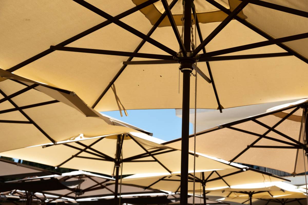 Da Roccella Jonica fino al Conero: spiagge low cost contro il caro-estate