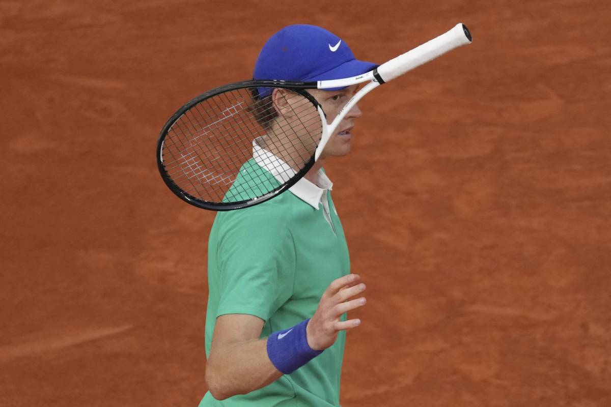 Jannik spreca troppo e perde con Carlitos una finale epica al Roland Garros