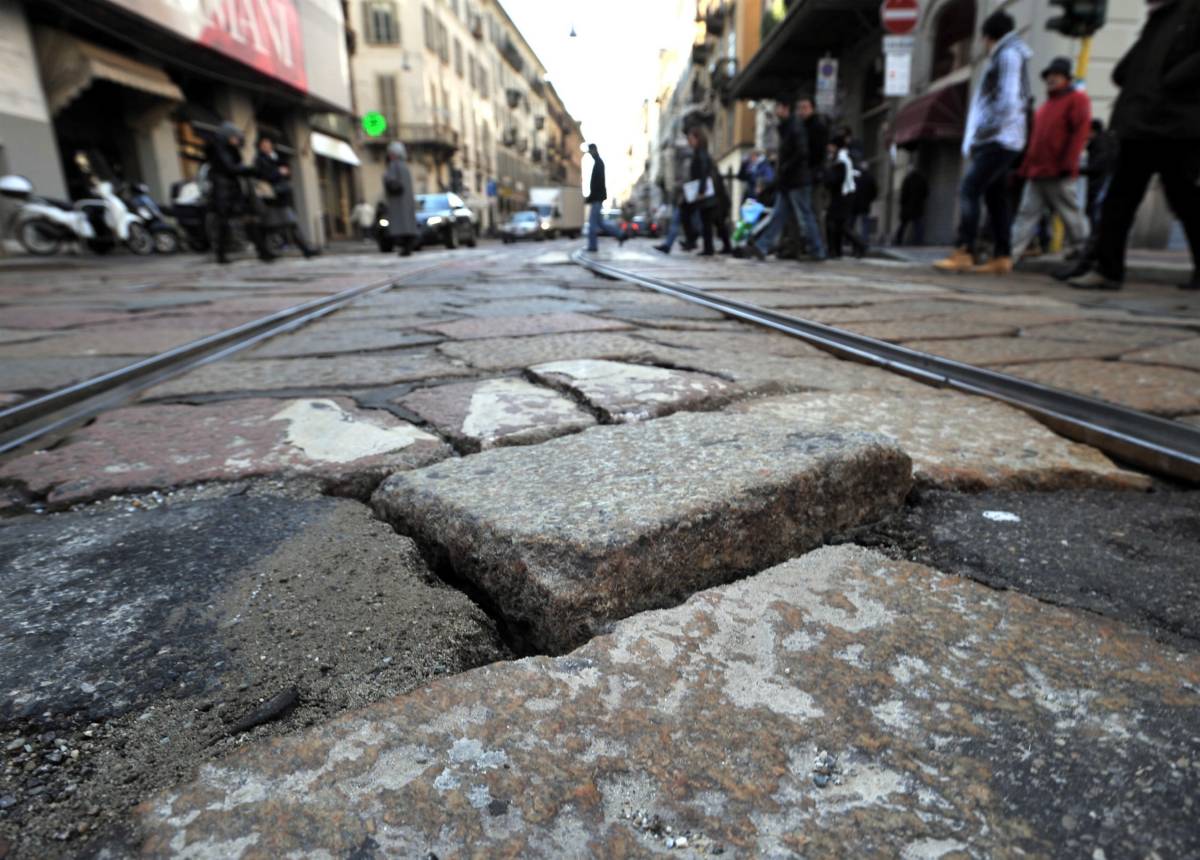 Basta pavé in Porta Romana, via De Amicis e Spadari. Sala: "Rischi per le due ruote£