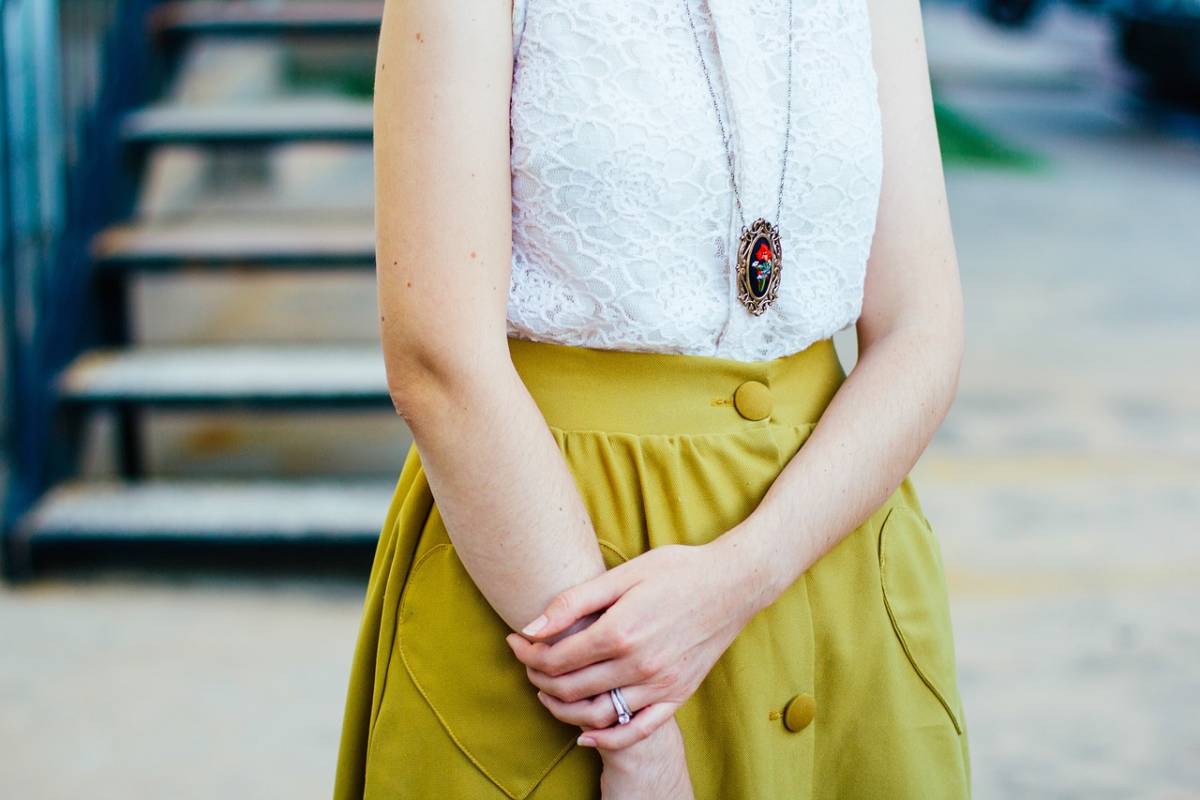 Gonne, 5 modelli per 5 outfit. Cosí il look over 50 per l’estate è fatto