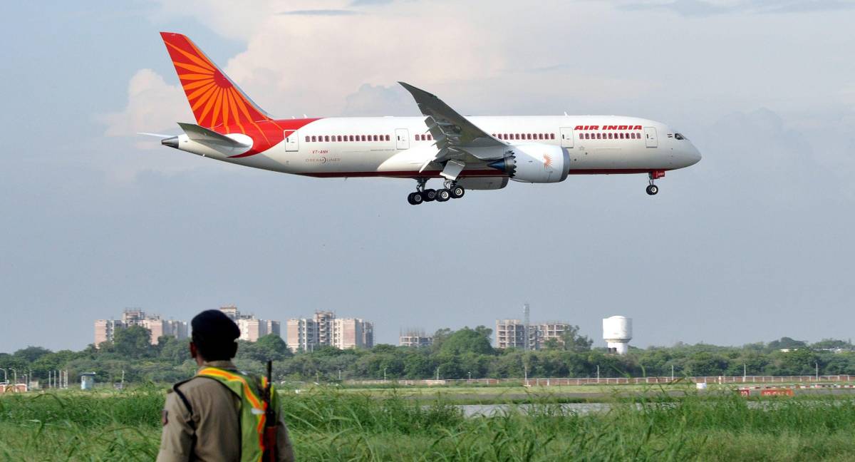 Air India, nuovo problema a un Boeing 787: rientro immediato a Hong Kong