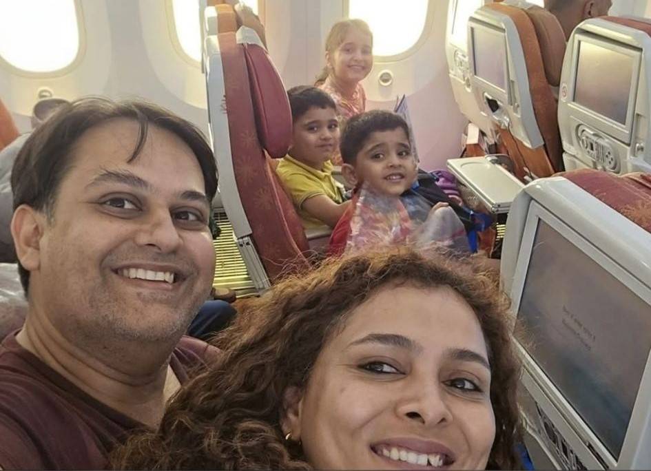 Tragedia dell'aereo schiantato in India: l'ultimo selfie insieme prima della partenza