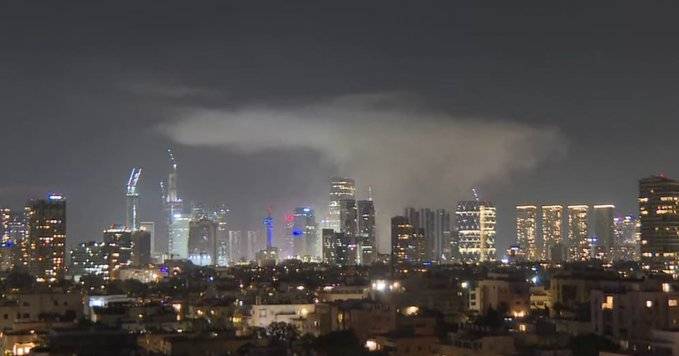 Teheran sferra il contrattacco: almeno 100 missili su Israele. Sirene a Gerusalemme, esplosioni a Tel Aviv