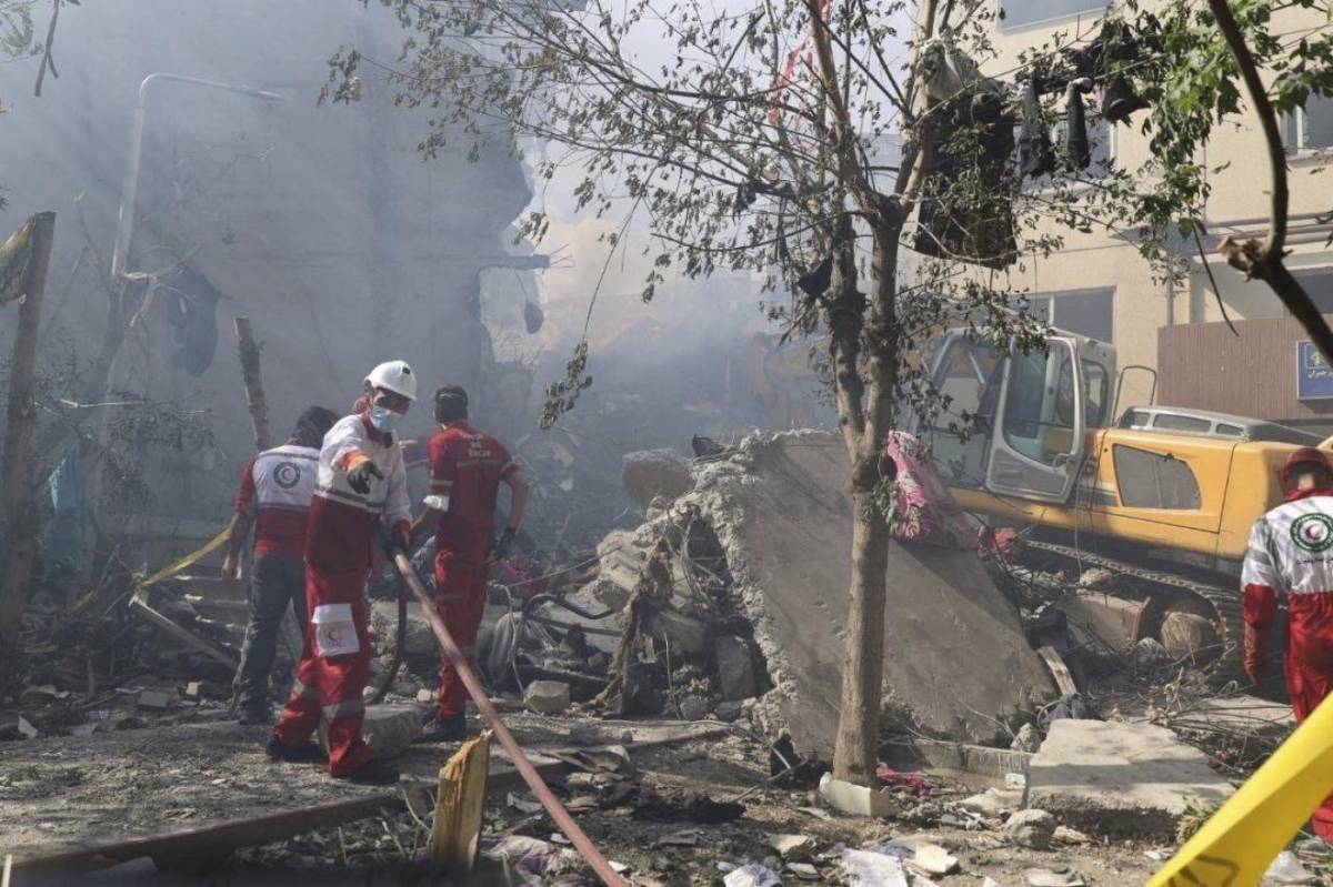 Italiani nella capitale iraniana. "Boati nella notte, valigie pronte. Ma dove possiamo andare?"
