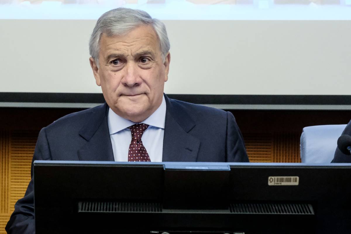 Israele-Iran, Tajani in audizione: "Teheran non può avere una bomba atomica"