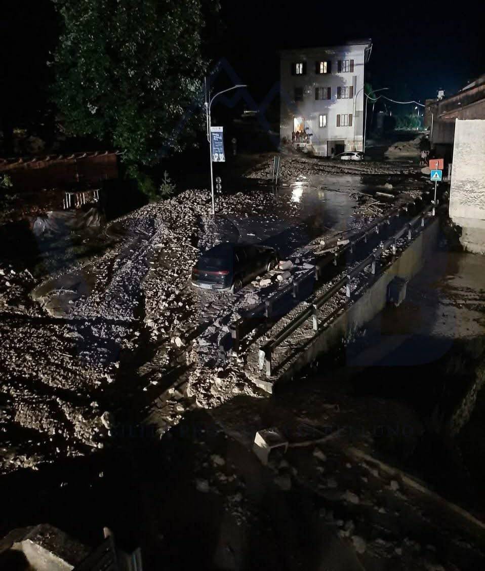 Maltempo, frana investe il Cadore: persone intrappolate nelle case