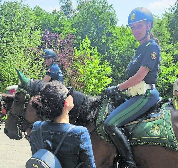 "Meno barbecue e più sicurezza con i vigili a cavallo"