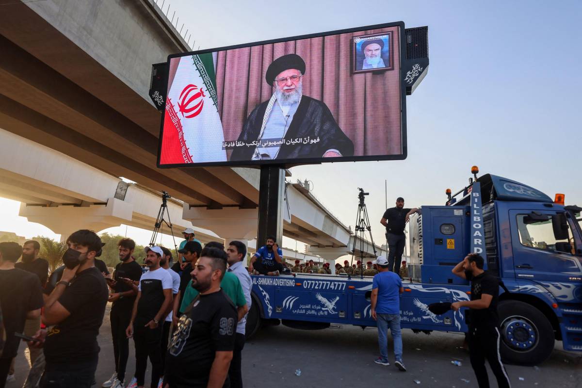 "Uccideremo Khamenei". E lui tratta la fuga a Mosca