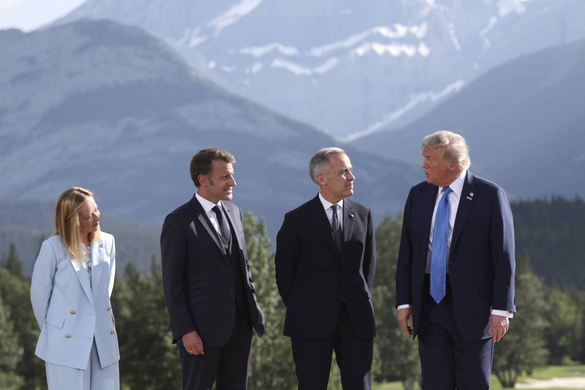 Trump contro Macron. "Non sa di cosa parla, non ci azzecca mai e spaccia fake news"