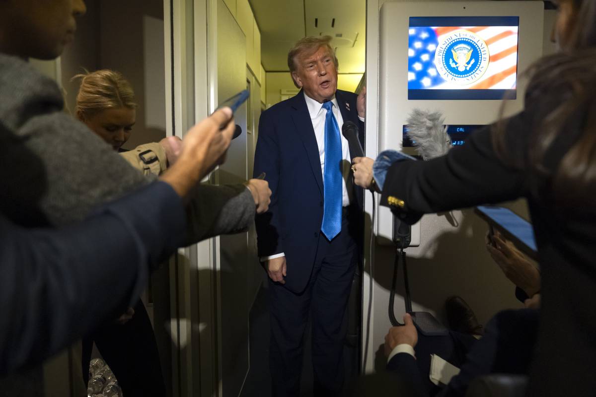 Trump contro Macron: "Dice il falso e sbaglia sempre, che lo faccia di proposito o per errore"