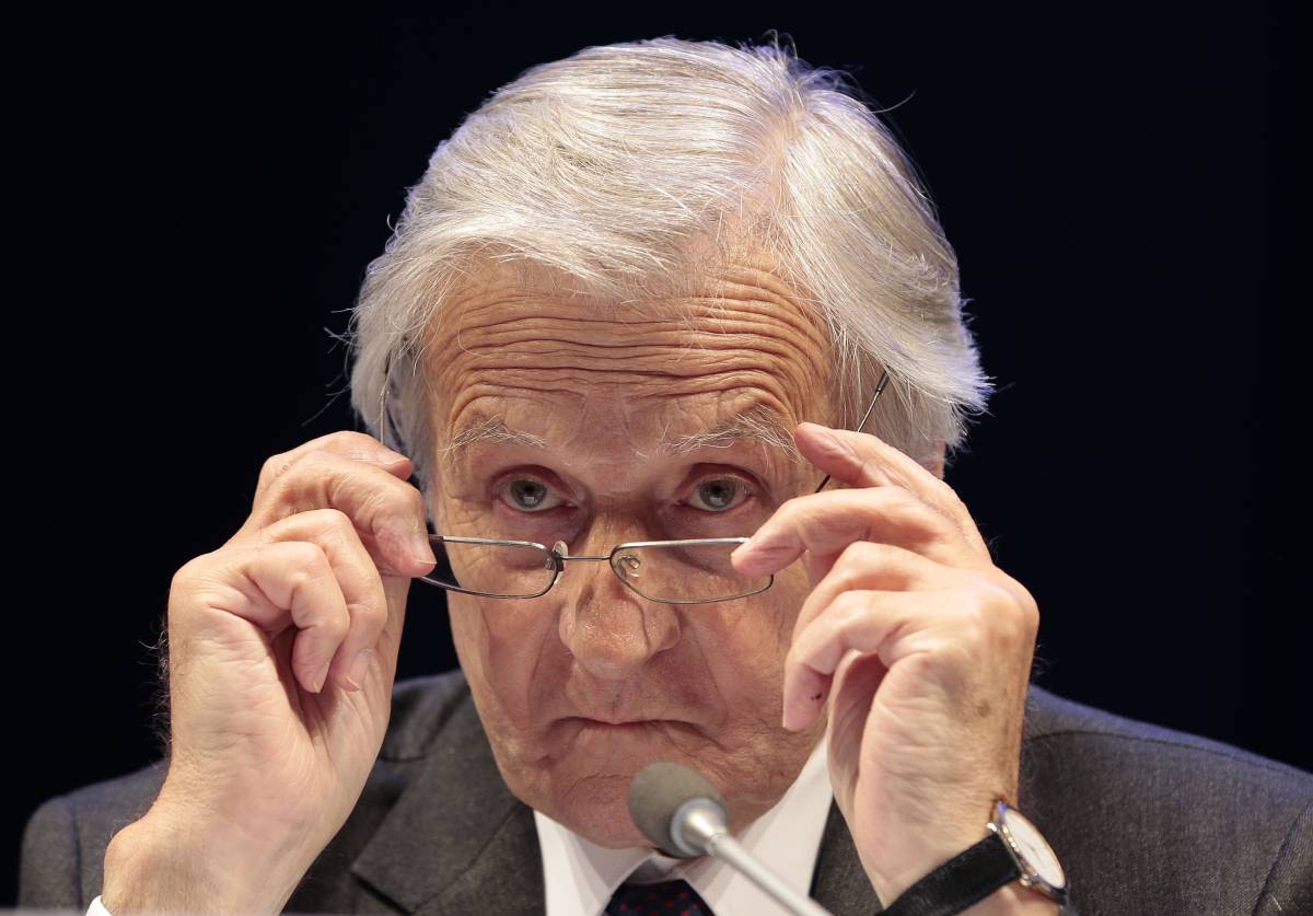 "Non mantiene le promesse, fa sempre retromarcia". L'attacco di Trichet a Trump