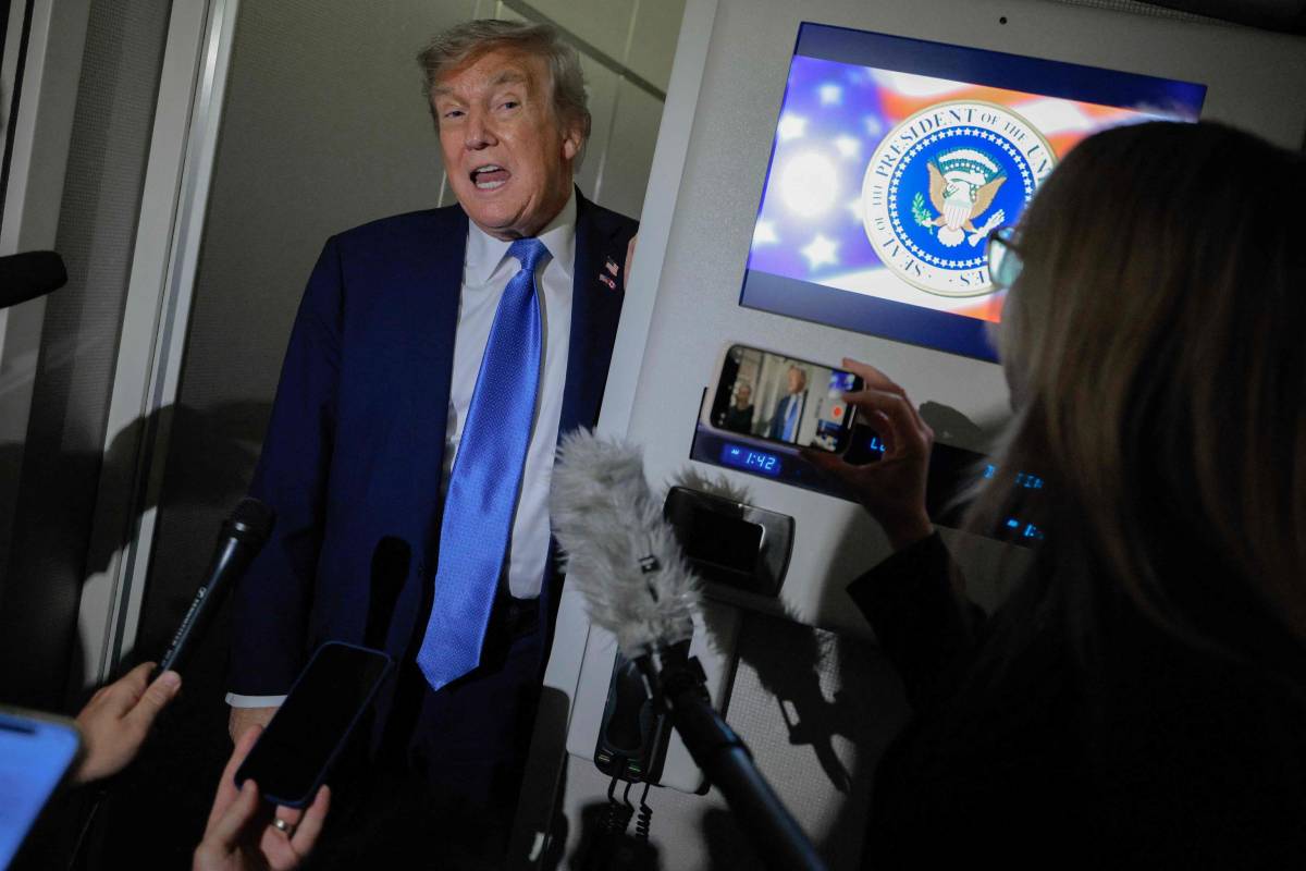 L'ultimatum di Trump: "Resa incondizionata". E valuta i raid contro l'Iran. Mosca: "Israele si fermi"
